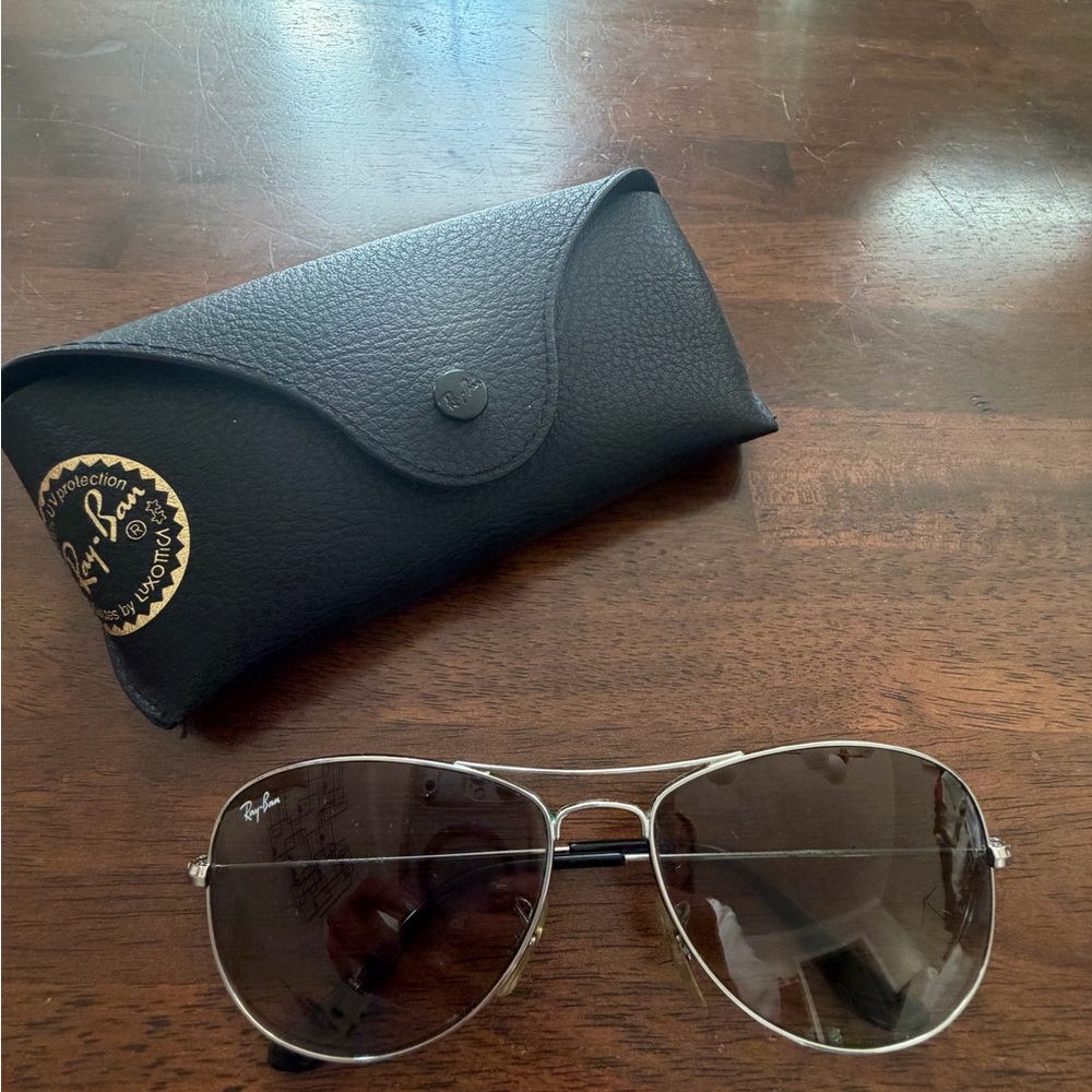 Ray-Ban unisex Silver Aviator Sunglasses with grey Lenses